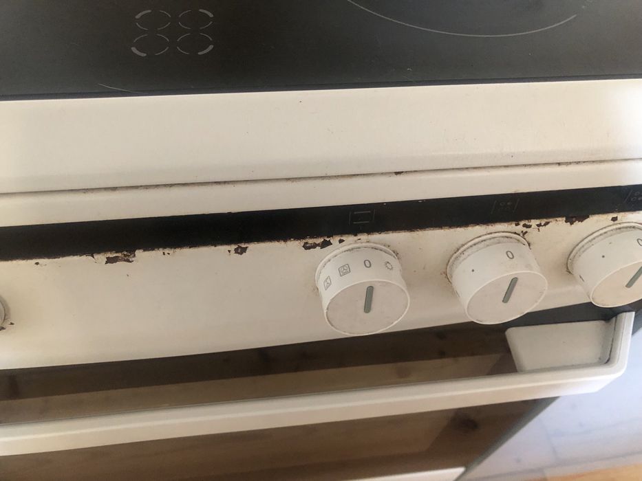 Kuchnia + kuchenka elektryczna + okap + oswietlenie