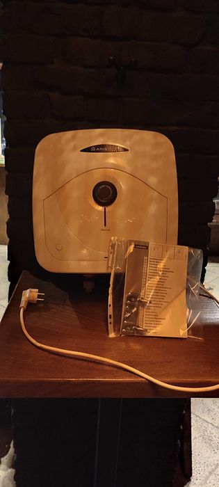 Бойлер 10л,1,2кВт.Ariston DUNE RS 10 PL EU