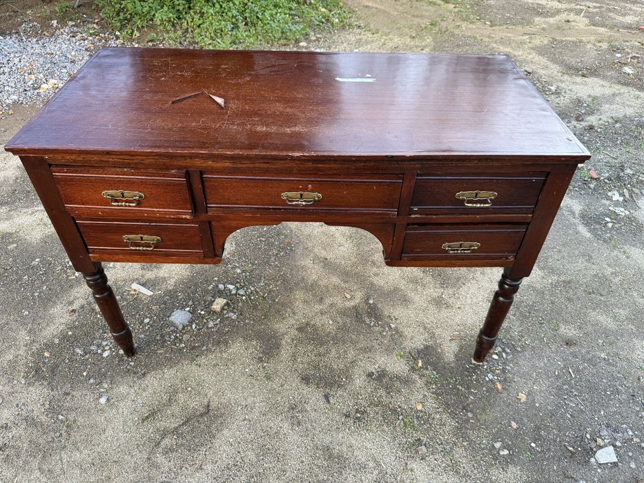 Escrivaninha antiga restaurada