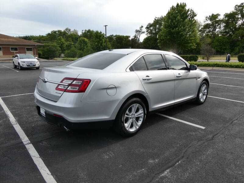 2017 Ford Taurus SE