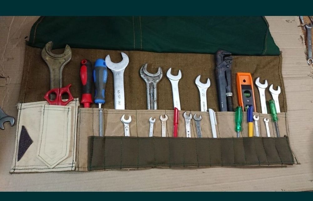 Чехол автомобильный для ключей и прочего инструмента. 
Хороший качеств