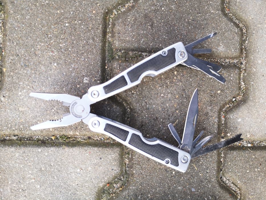 Narzędzie wielofunkcyjne multitool wyprzedaż garażowa