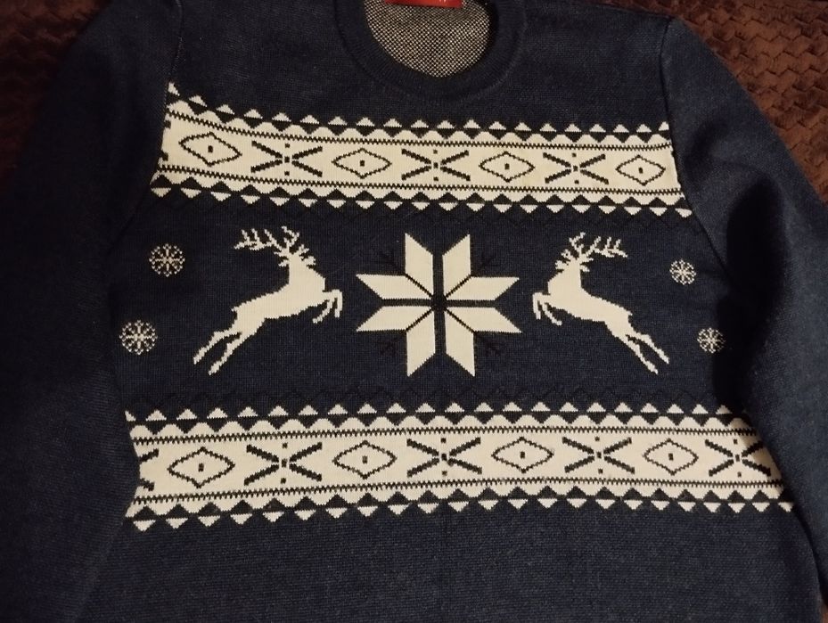 Чоловічий светр з оленями