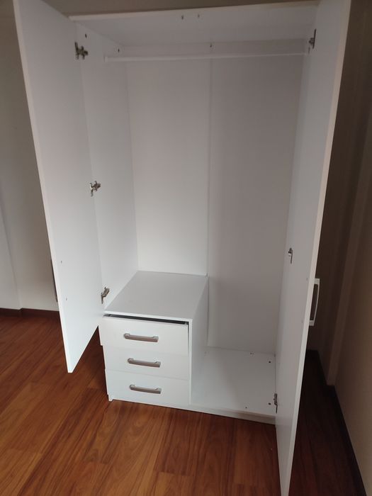 Roupeiro (Guarda fatos) branco