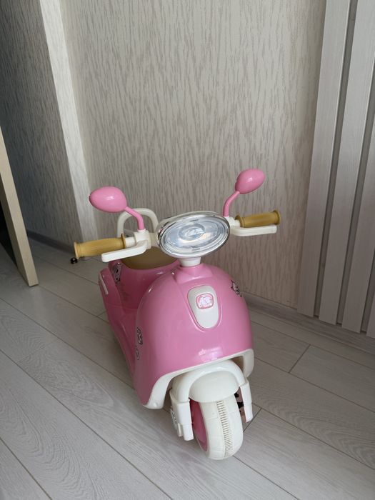 Рожевий дитячий скутер