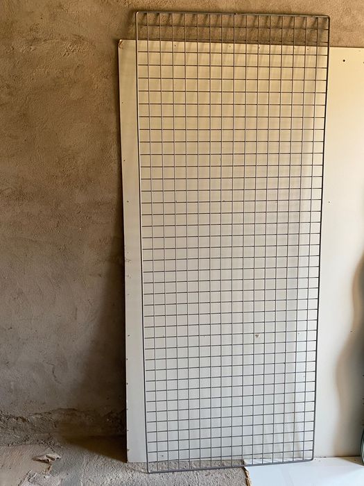 Solidna krata stalowa na zawieszki