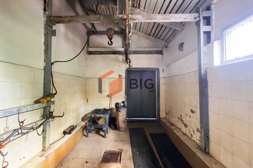 Продається цегляна будівля з повною інфраструктурою