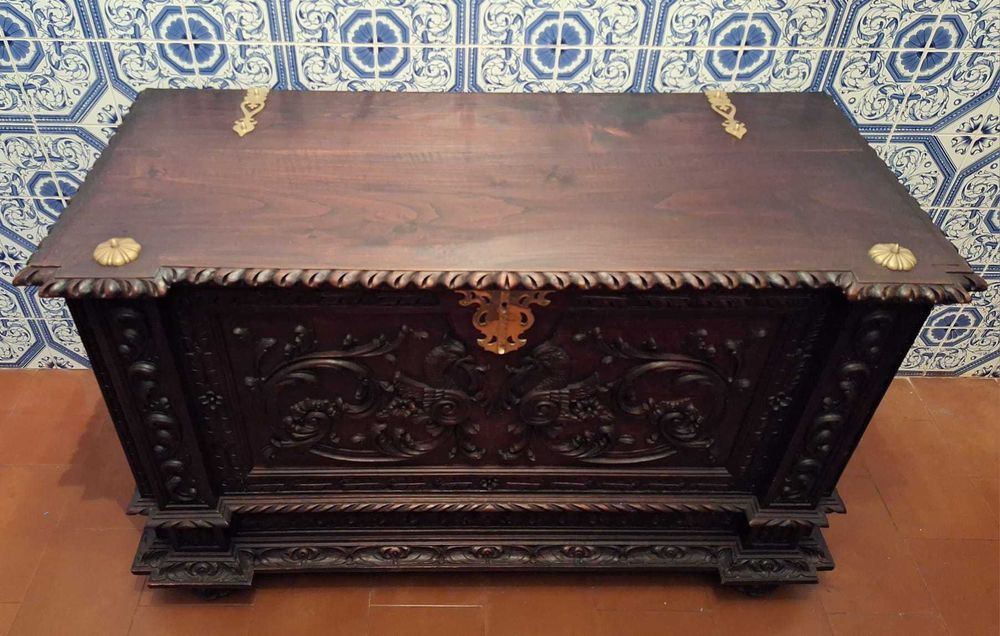 Arca de nogueira maciça (ULTIMA DESCIDA)