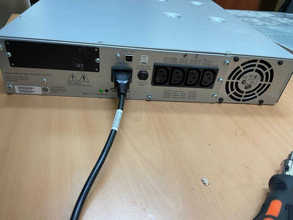 Безперебійник APC Smart-UPS 1500
