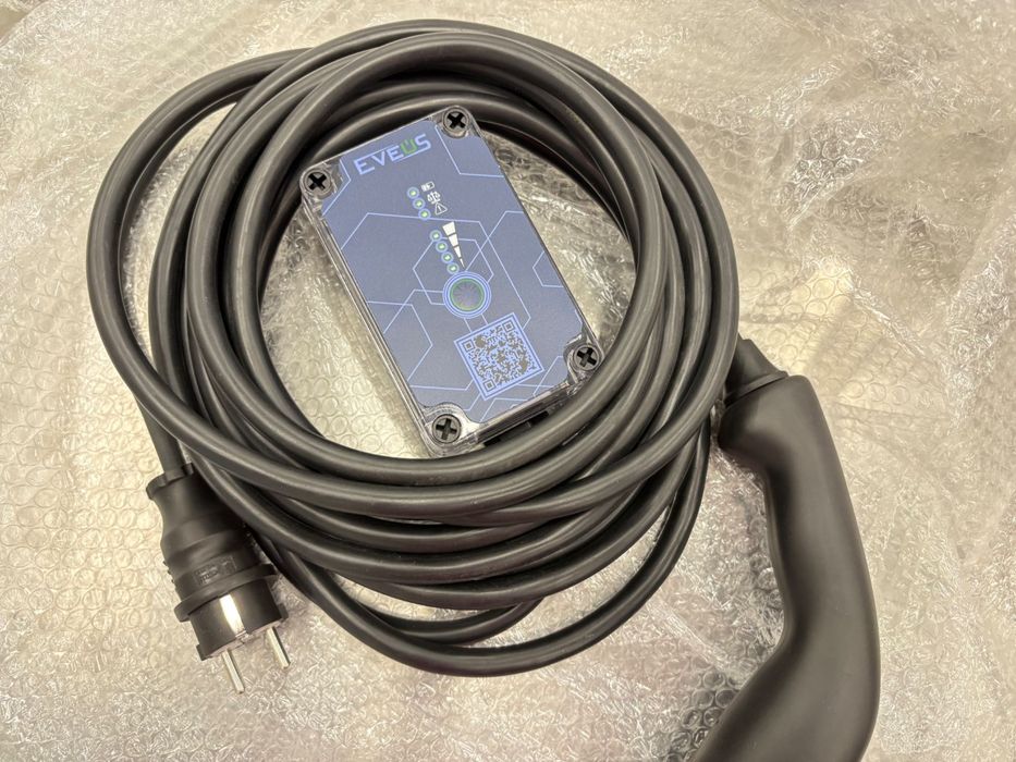 Зарядка для електромобіля Eveus Svartex 16-32A