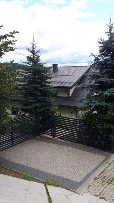 Domek w dolinie .kolo Krynicy zdrój