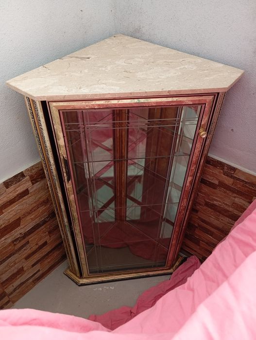 Cristaleira de canto