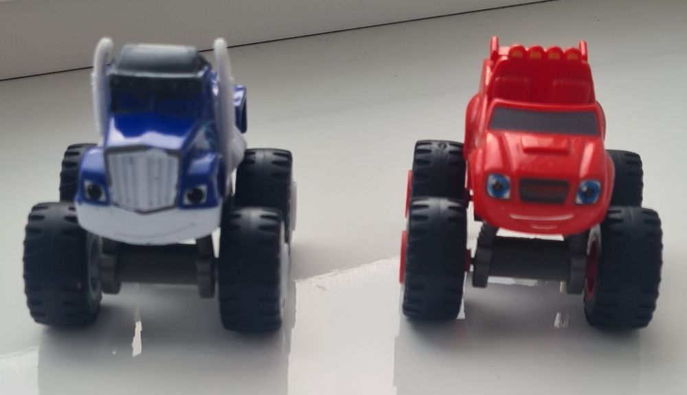 Вспыш и Крушила машинки  Fisher Price Blaze and the monster machines