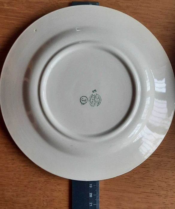 Тарілки фаянсові, супниця- Буди