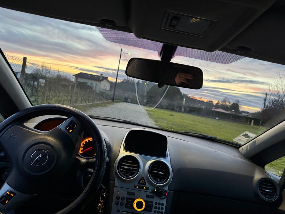 Carro opel corsa preto modelo 2009, gasóleo.