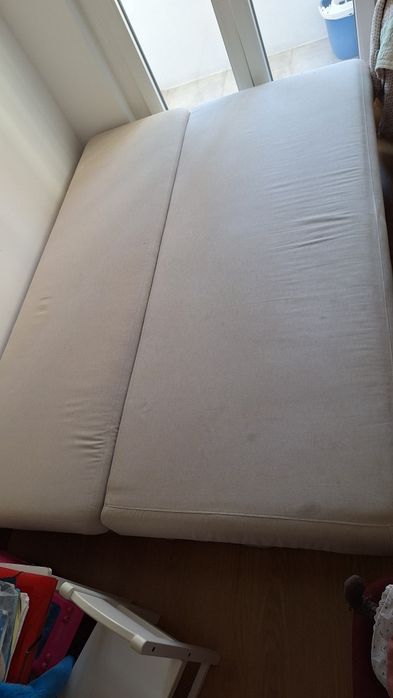 Sofá cama 3 lugares, com arrumação