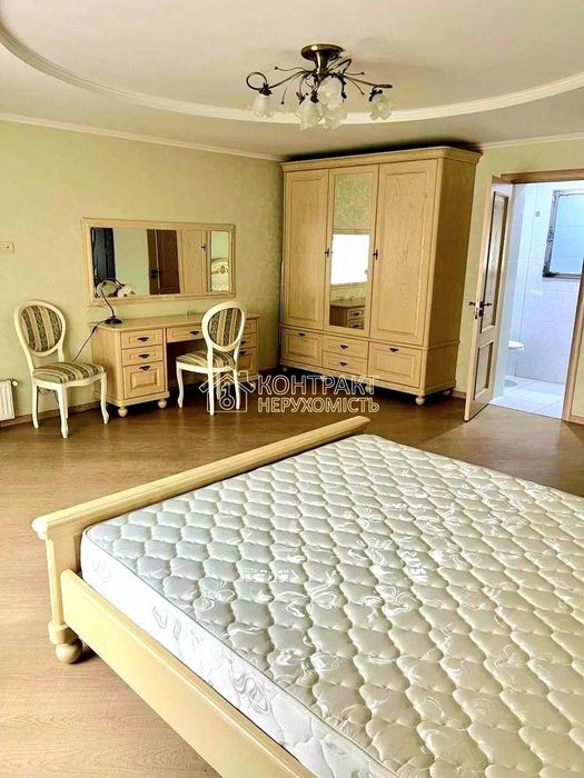 Продам будинок котедж 307 м2, з бомбосховищем, м. Студентська