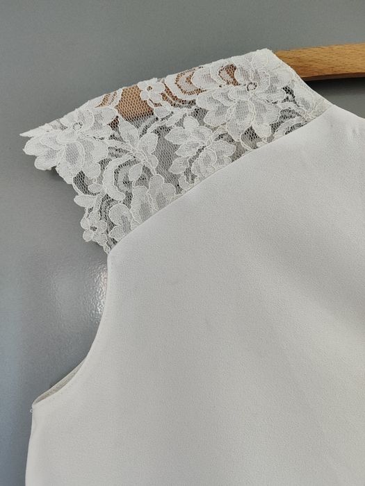 Biała bluzka koszula elegancka koronka szyta guzik leżaka na plecach 3
