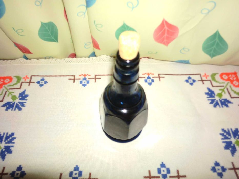 Бутылка стеклянная, фигурная, темно синяя, толстостенная СССР 19 см