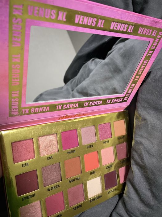 Палетка теней Lime Crime Venus xl