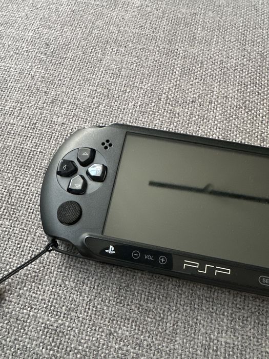 PSP E1004 przenośna konsola
