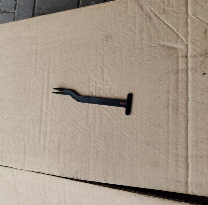 Cięgno maski passat B5