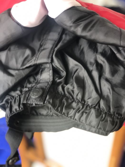 Fato de neve em muito bom estado