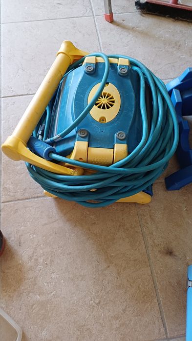 Pool Cleaning Robot511190903533742081