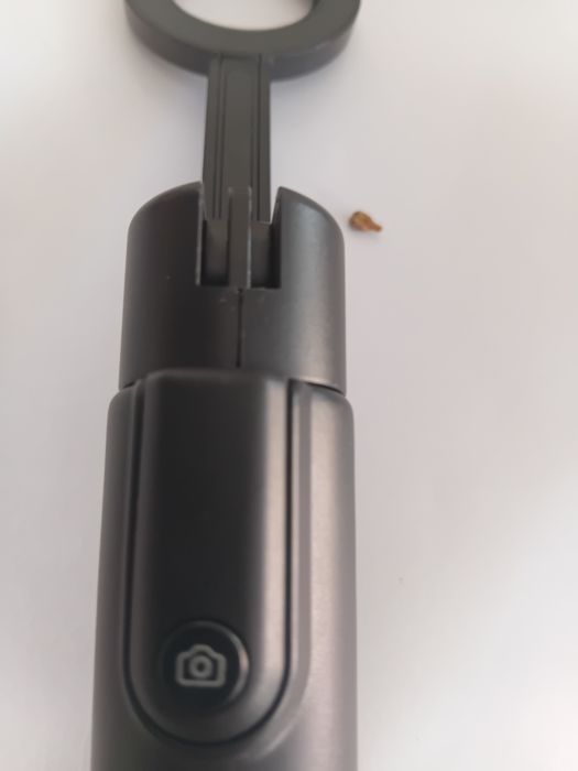 Polo de Selfies com tripé e suporte magnético  para telemóveis  com controlo Bluooth ( novo)