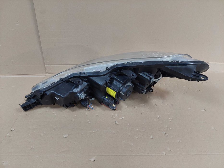 Citroen C-Crosser lampa przód XENON prawa EU BDB KPL