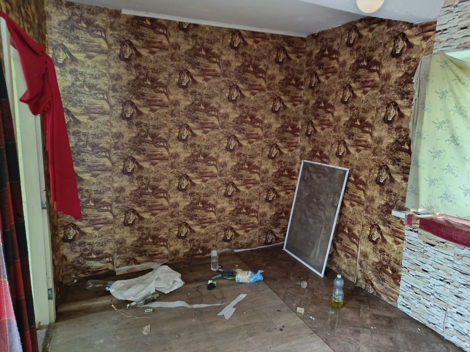 Будинок та земельна ділянка