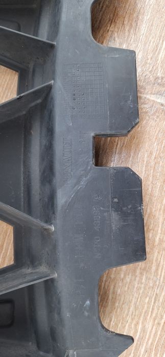 Підсилювач переднього бампера Renault Megan 2