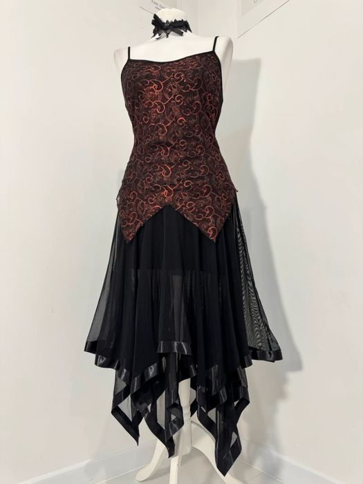 Asymetryczna sukienka czarna unikatowa z haftem vintage gothic