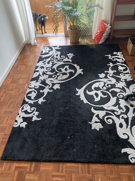 Tapete preto e branco (usado)