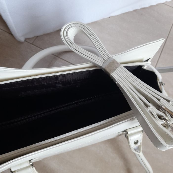 Carteira branca nova