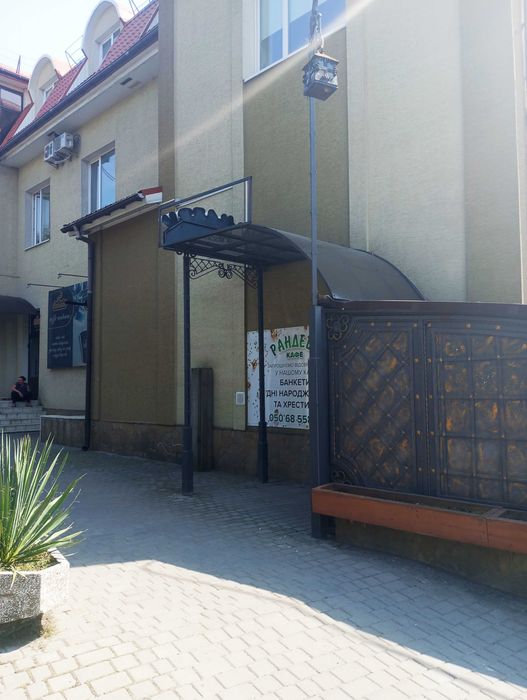 Оренда підвального приміщення 200 кв.м. вул.Франка. Можна не під кафе.