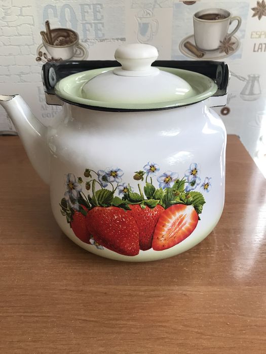 Эмалированный чайник
