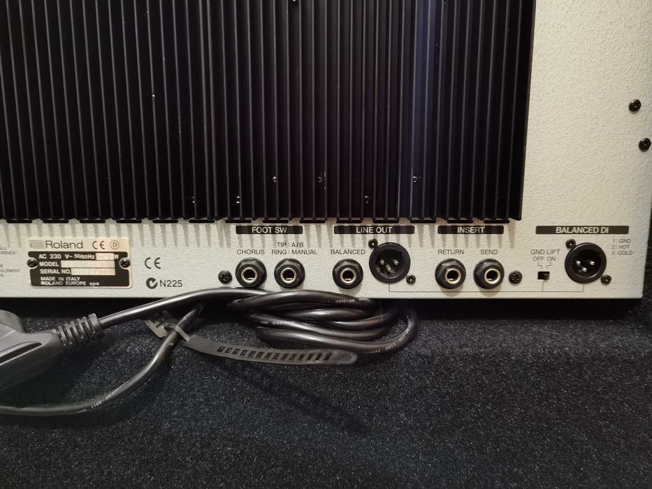 Roland DB-700 Bass Combo 250W 1x15'' + Oferta da Roadcase