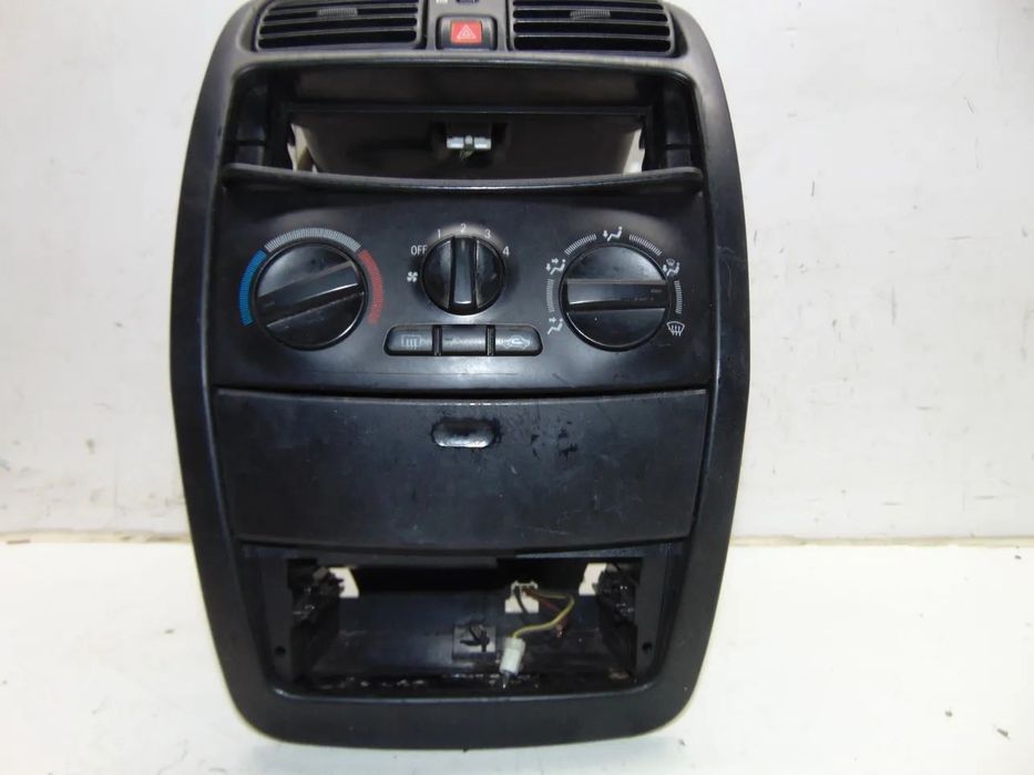 Mitsubishi space star/cargo consola frontal
