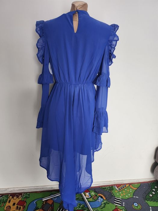 Chabrowa sukienka szyfon falbanki asymetryczna M NAKD