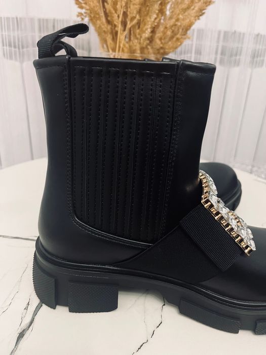 Botki rozmiar 38 czarne klamra wiosna wiosenne