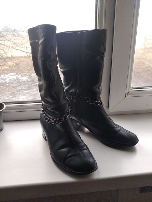 Продам женские демисезонные сапоги