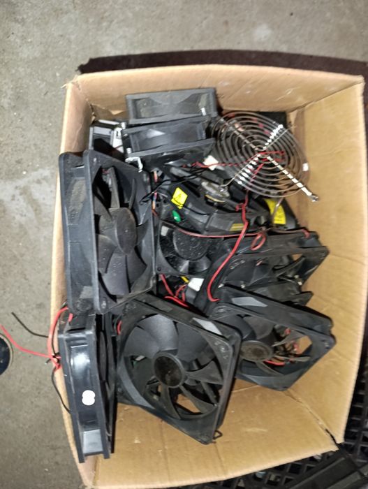 Matrial electronica e electronico usado mas a funcionar.64751082280579122