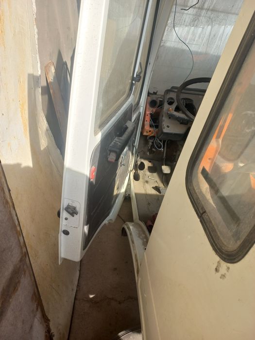 Кабіна Mercedes СК 2228 б/у, в гарному стані, поварена, пофарбована, в