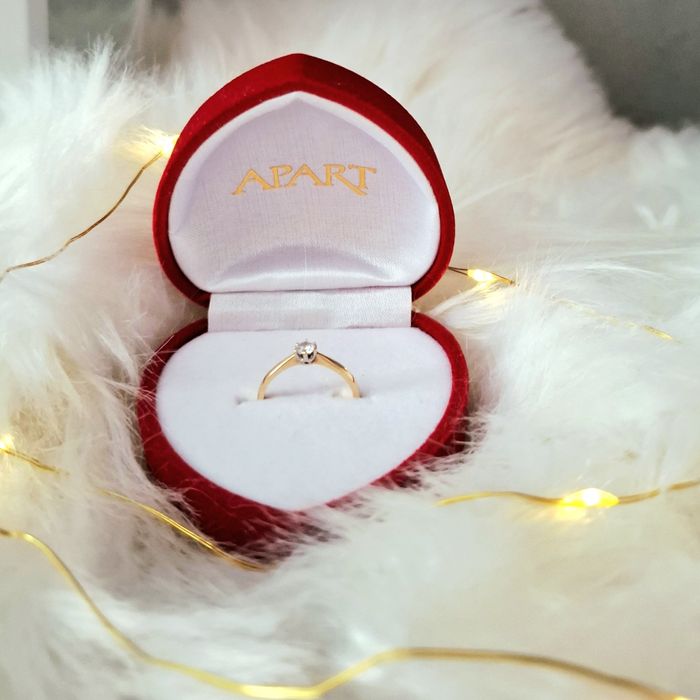 Apart Złoty pierścionek z brylantem zaręczynowy prezent