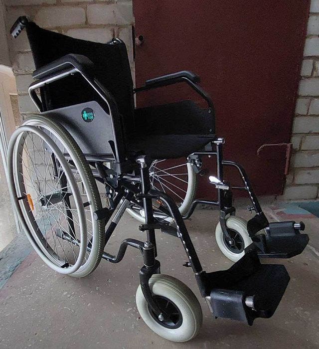 Інвалідна коляска (нова)