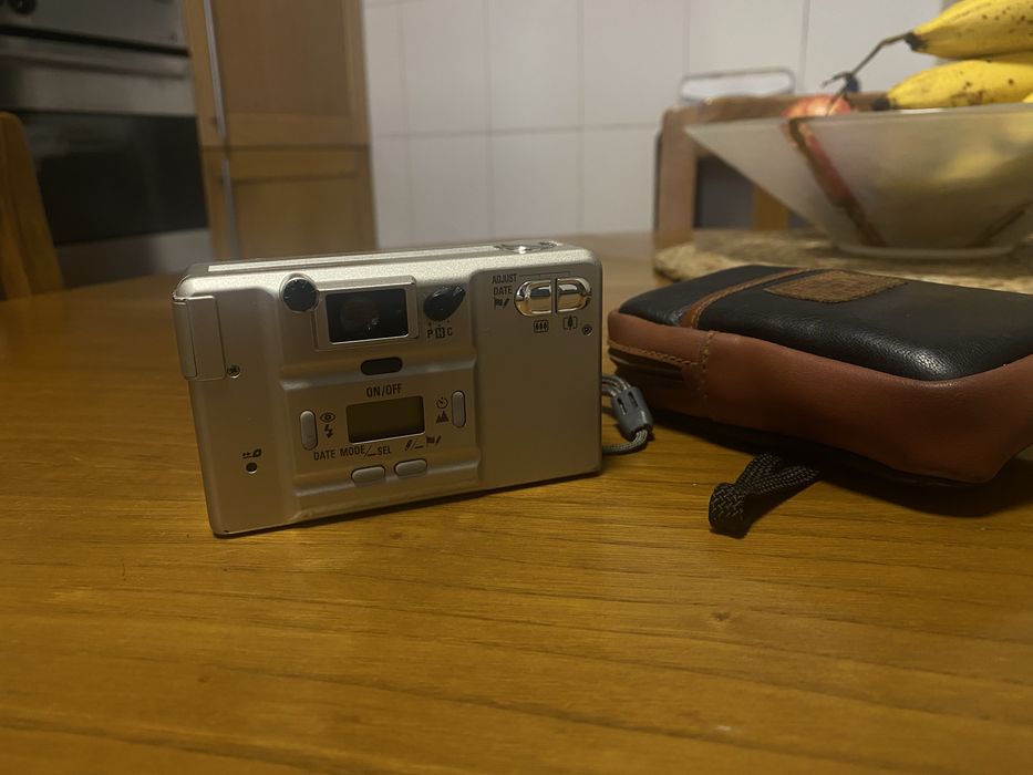 Máquina analógica Nikon Nuvis 300