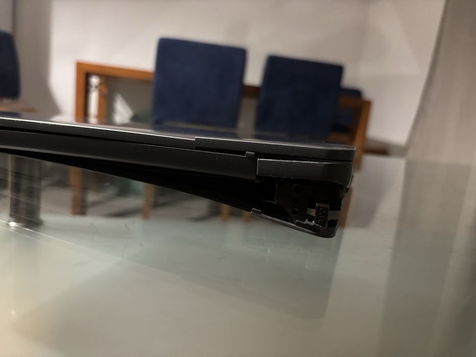 Lenovo ideapad 3 15itl6 – uszkodzony zawias