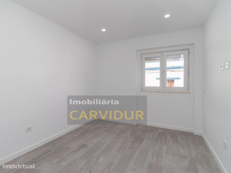 Apartamento T1 totalmente remodelado com quintal
