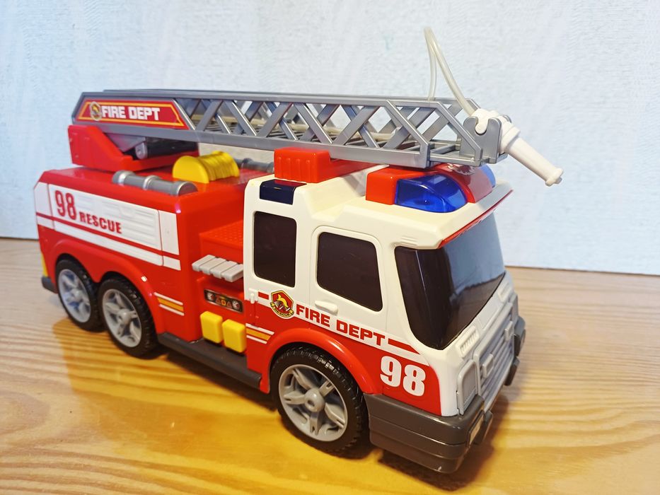 Пожежна машина Dickie Toys стріляє водою